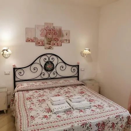 Borgo De' Cenci, Lovely Apartment Below The Castel Poppi Exterior foto
