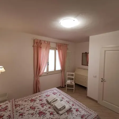 Borgo De' Cenci, Lovely Apartment Below The Castel Poppi Exterior foto