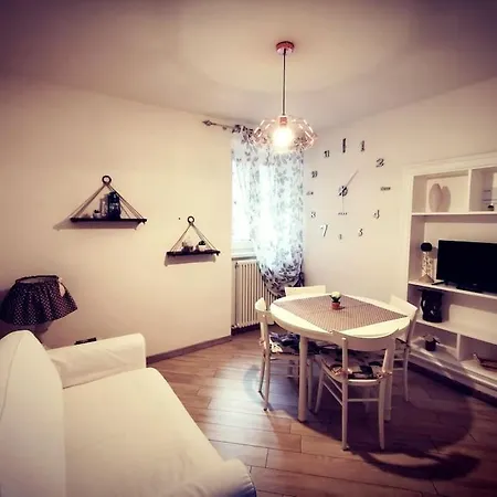 Borgo De' Cenci, Lovely Apartment Below The Castel Poppi Exterior foto