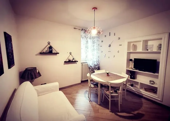 Borgo De\' Cenci, Lovely Apartment Below The Castel