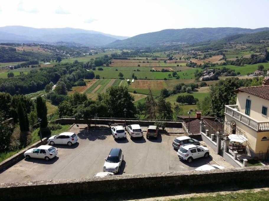 Borgo De' Cenci, Lovely Below The Castel Poppi