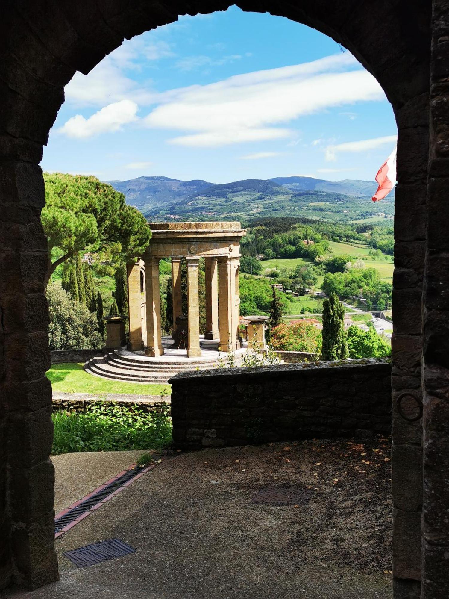 Borgo De' Cenci, Lovely Below The Castel Poppi